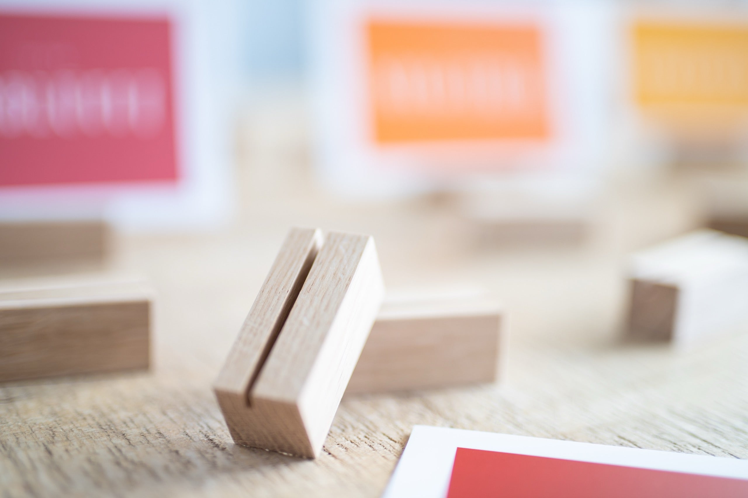 Kartenhalter aus Eichenholz